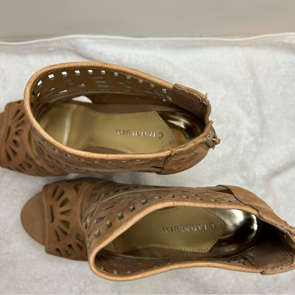 Gianni Bini wedge. Nude. Size 10M - Picture 4 of 7